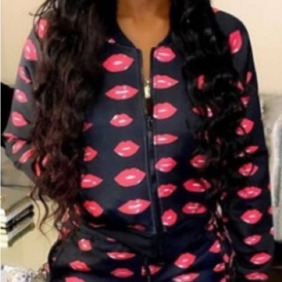 💋💋💋 LIPS Zip up 💋💋Jacket Style Top & Joggers/Leggings/Pants Outfit - Picture 4 of 5